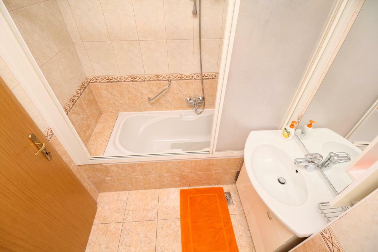 Apartman Laura Galileo Blizu Centra I Plaze Makarska Dış mekan fotoğraf